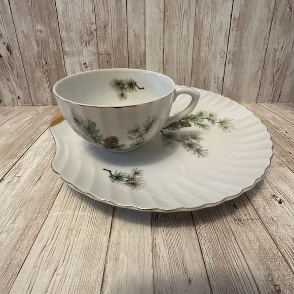 Grant Crest Fine China Japan Cups And Saucer Snack Plates Pine Cone Theme - Picture 3 of 11